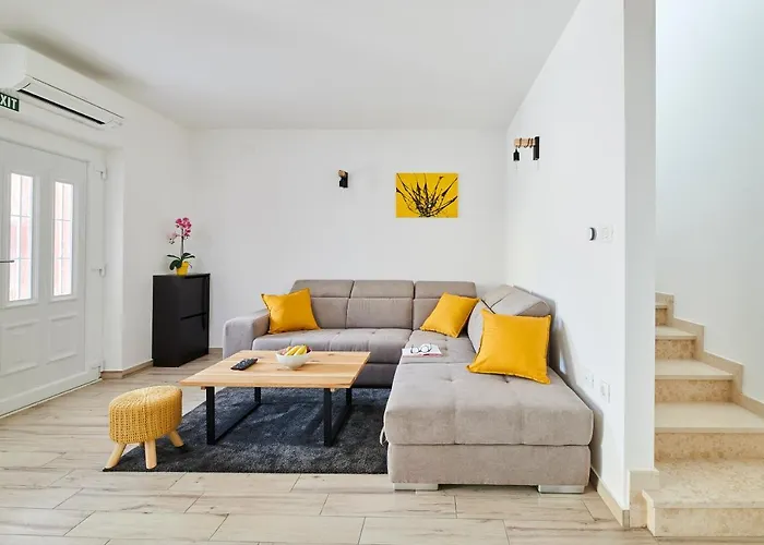 Maris Villa *